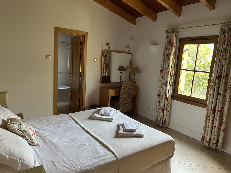 Ankleidebereich im Hauptschlafzimmer
